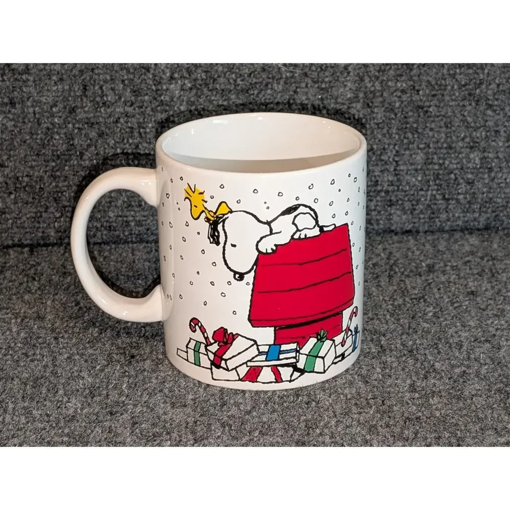 Peanuts Christmas Chillin Snoopy on Dog House Ceramic 20 oz. Coffee Tea Mug Cup